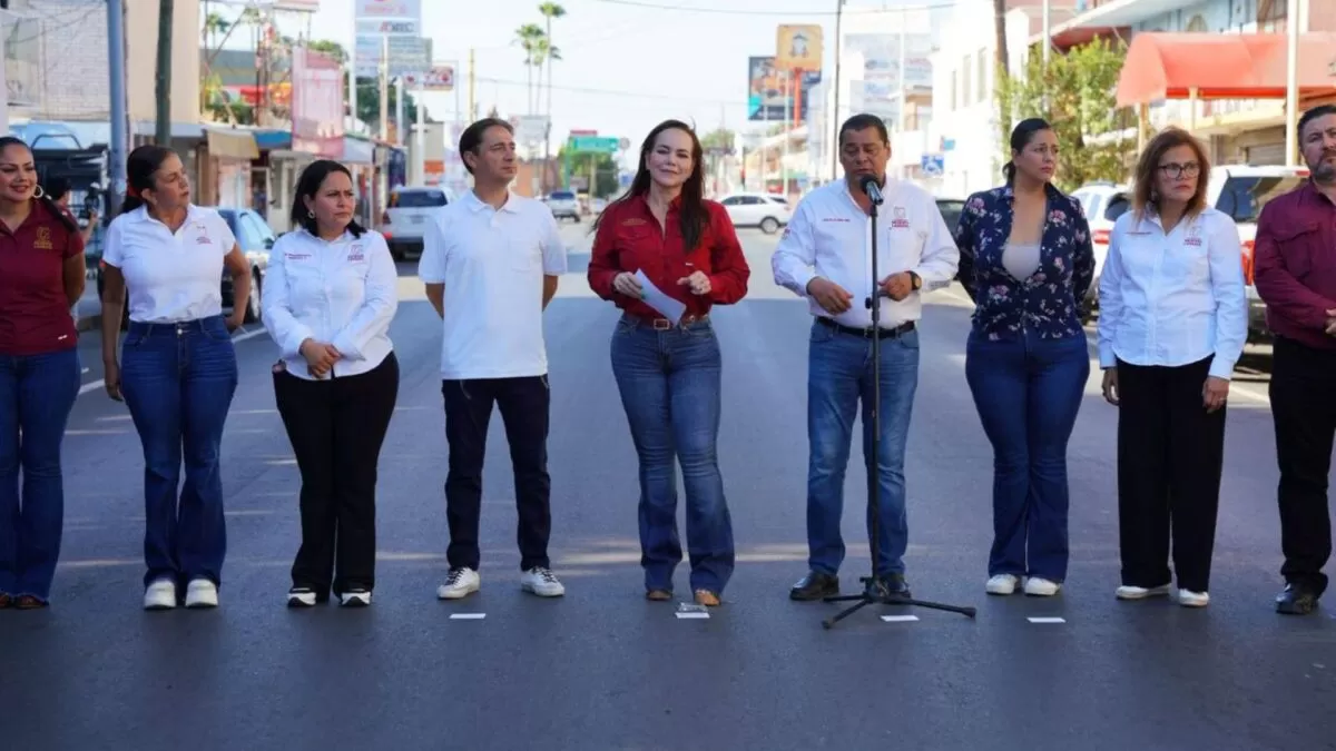 Entrega Carmen Lilia drenaje sanitario en avenida Guerrero