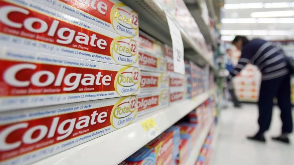 Cofepris alerta por pasta Colgate; piden suspender su uso