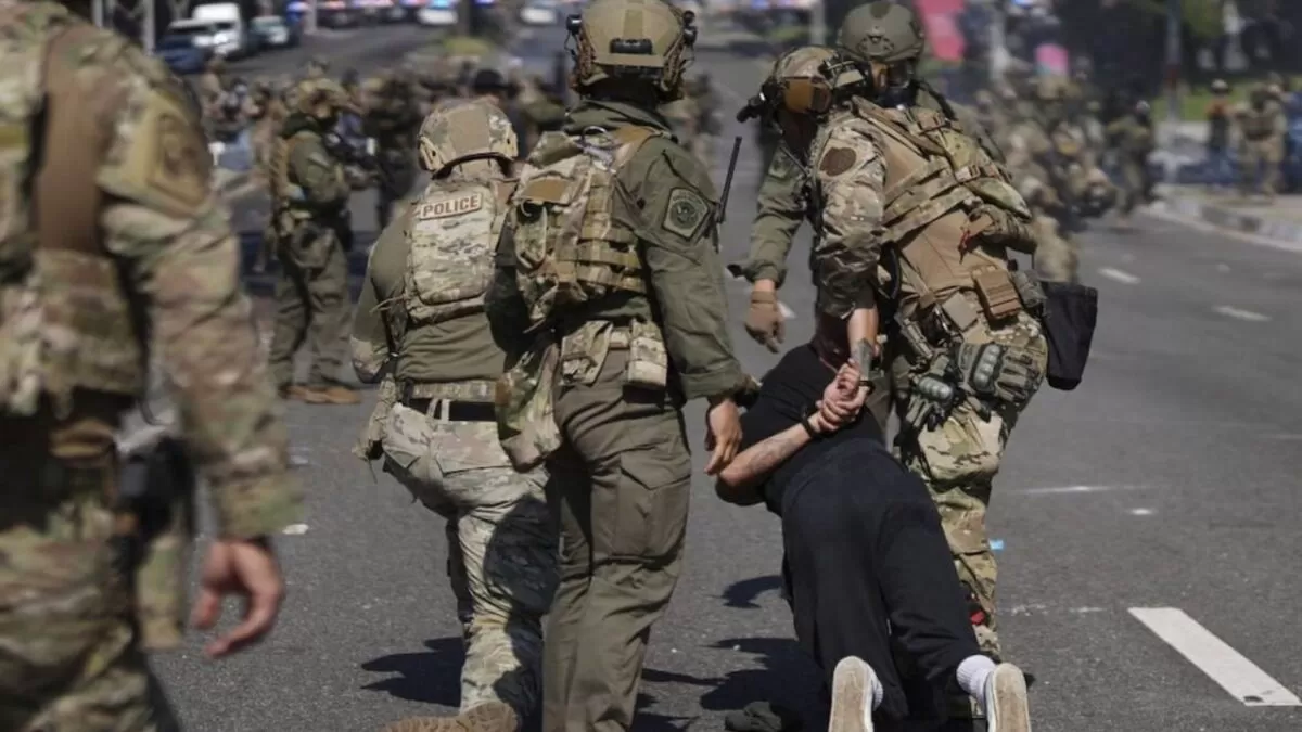 Detienen a 16 migrantes en operativo sorpresa en Los Ángeles