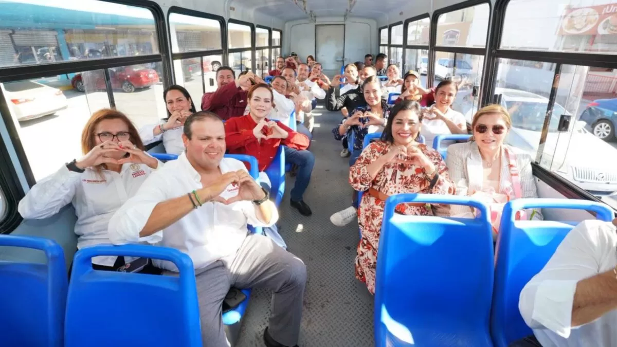 Carmen Lilia Canturosas da banderazo a nuevos camiones urbanos