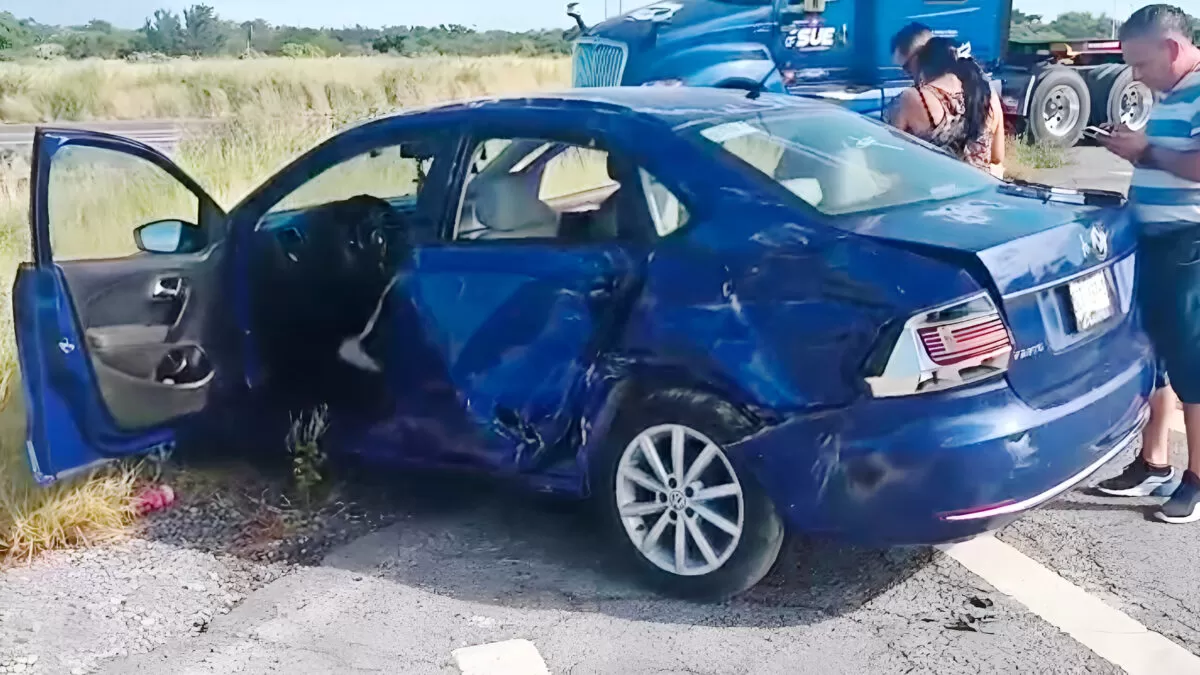 Pareja y su hijo se salvan  tras choque con tráiler en el entronque a Mante