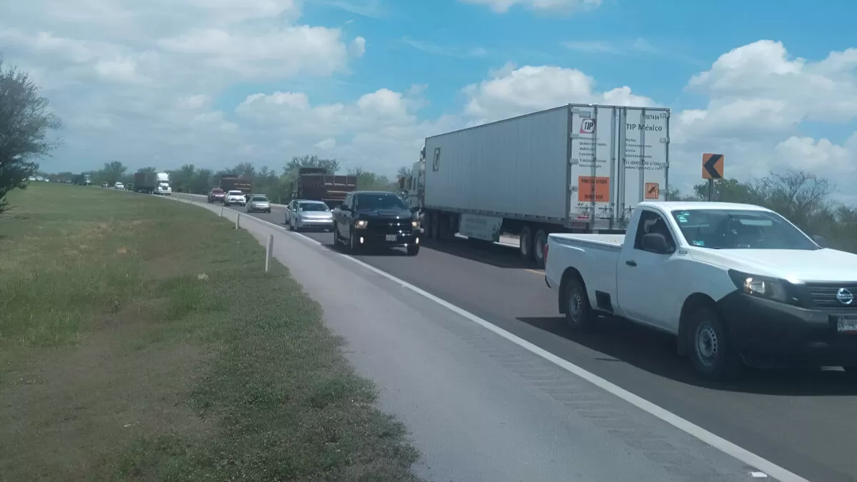 Restablecen circulación en la Carretera Manuel–González tras volcadura