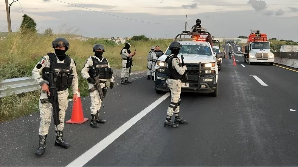Abandonan restos humanos sobre carretera en Veracruz
