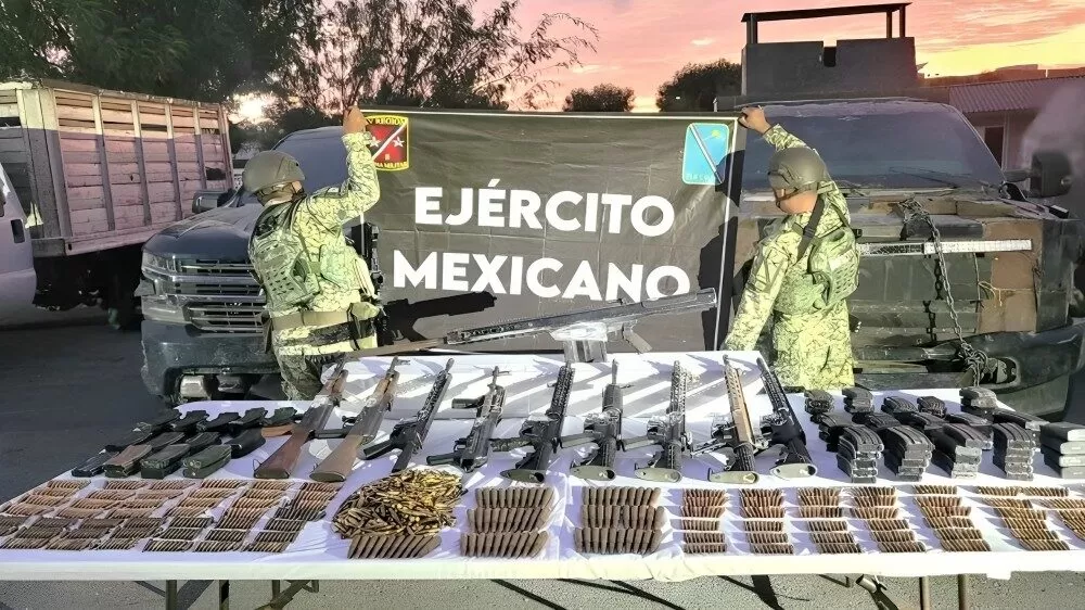 Aseguran vehículos, armas y explosivos durante operativo en Camargo