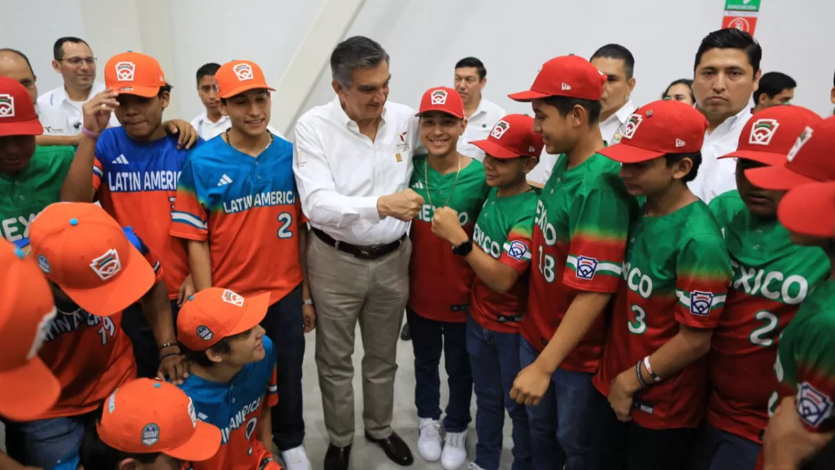 Américo Villarreal reconoce a deportistas y jóvenes tamaulipecos