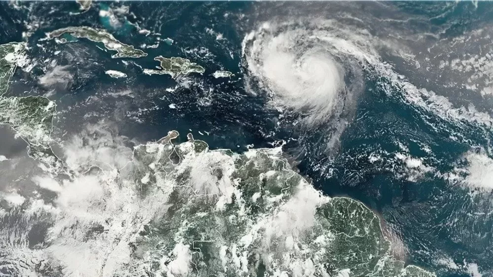 Huracán ‘Erin’ recupera fuerza y vuelve a categoría 4