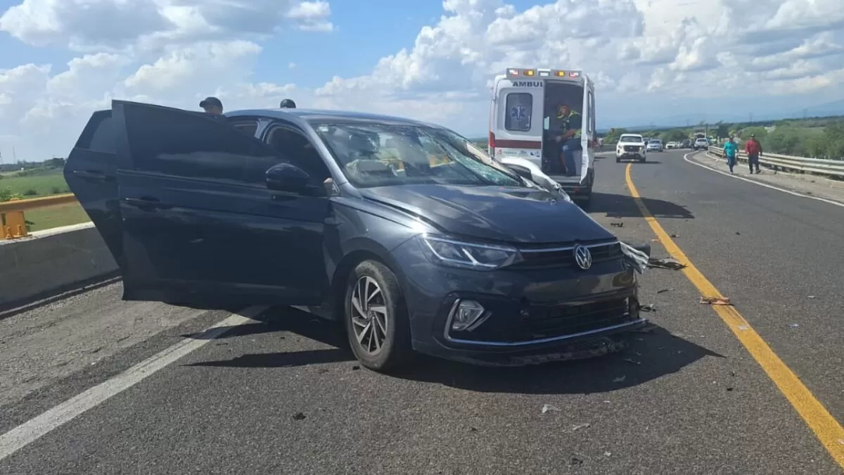 Choque deja dos lesionados y genera tráfico en González, Tamaulipas
