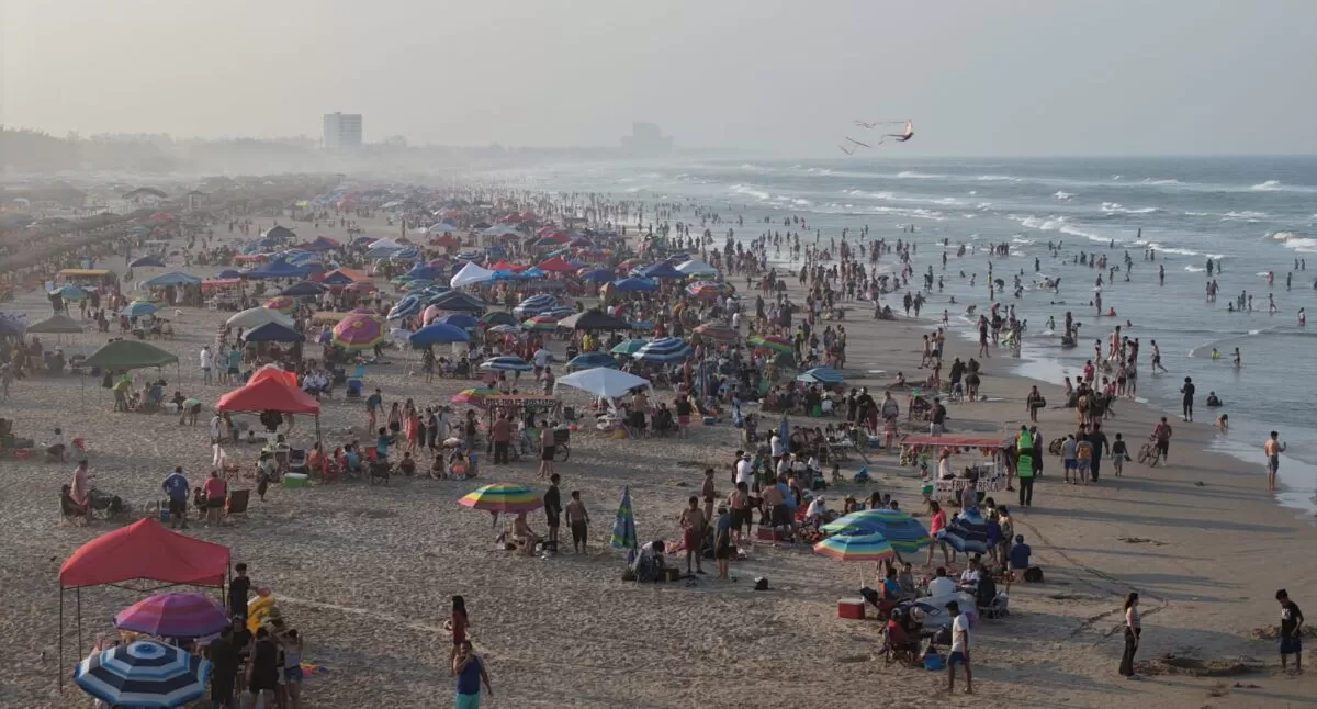 Se consolida playa Miramar, 120 mil visitantes en fin de semana: Erasmo González
