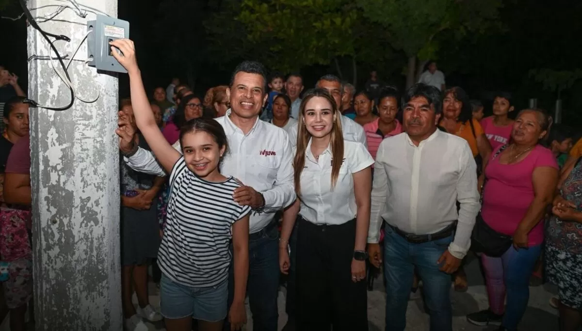 Entrega Lalo Gattás área verde iluminada en la Col. Mariano Matamoros