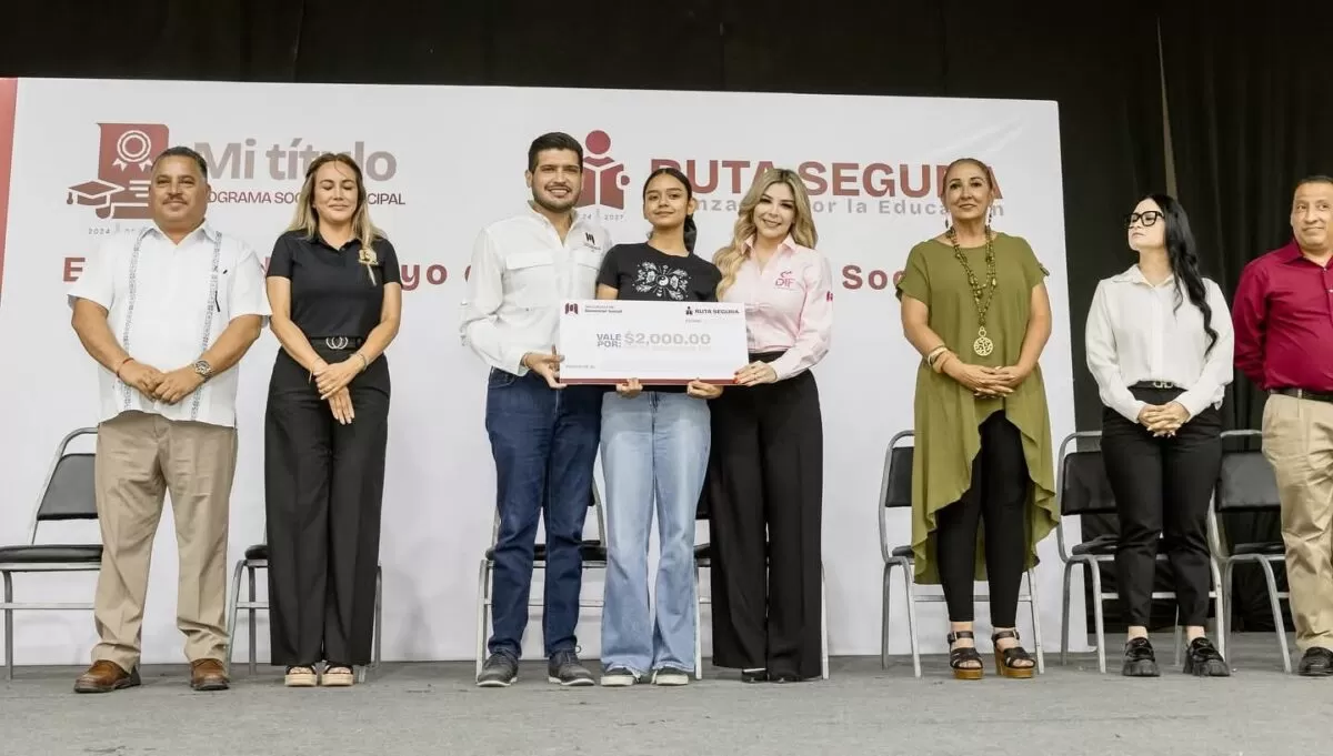Entrega Beto Granados apoyos económicos a estudiantes; mil jóvenes son beneficiados