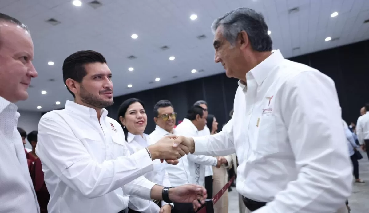 Asiste alcalde de Matamoros, Beto Granados, a honores a la bandera junto al gobernador Américo Villarreal