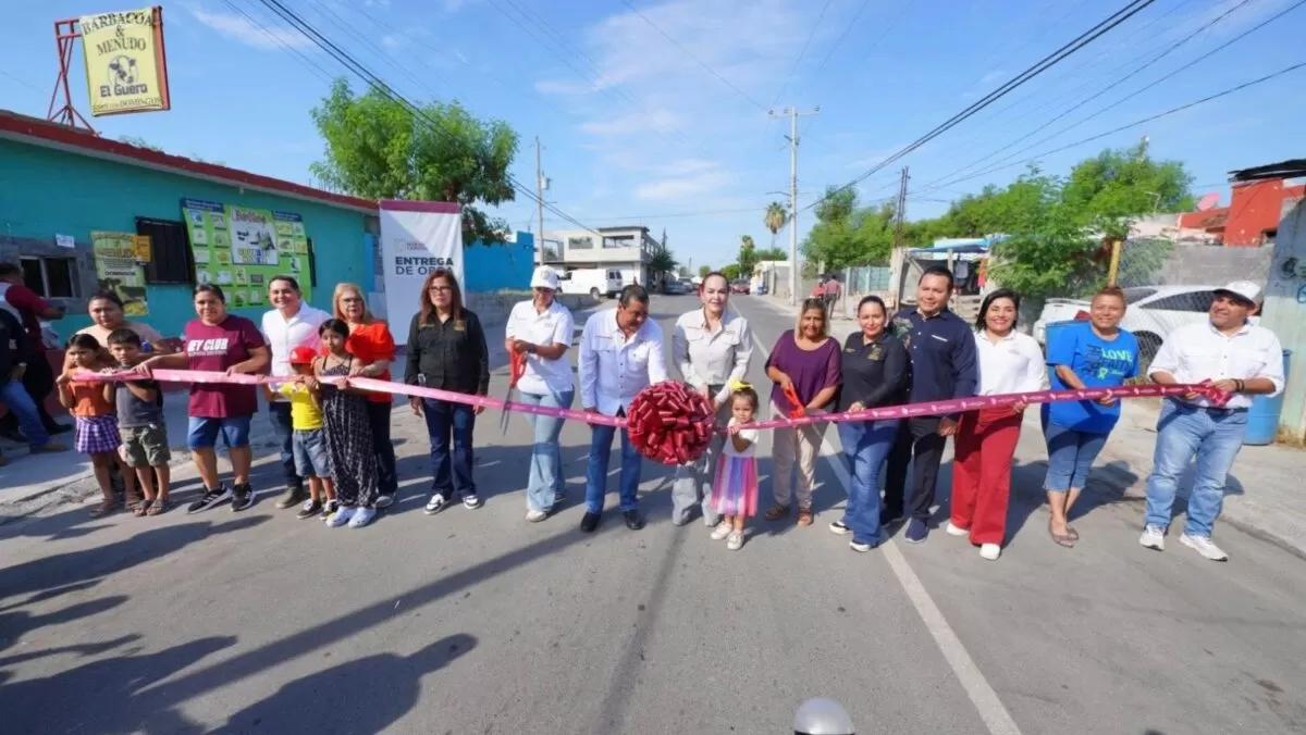 Entrega Carmen Lilia Canturosas obras de pavimentación en El Campanario