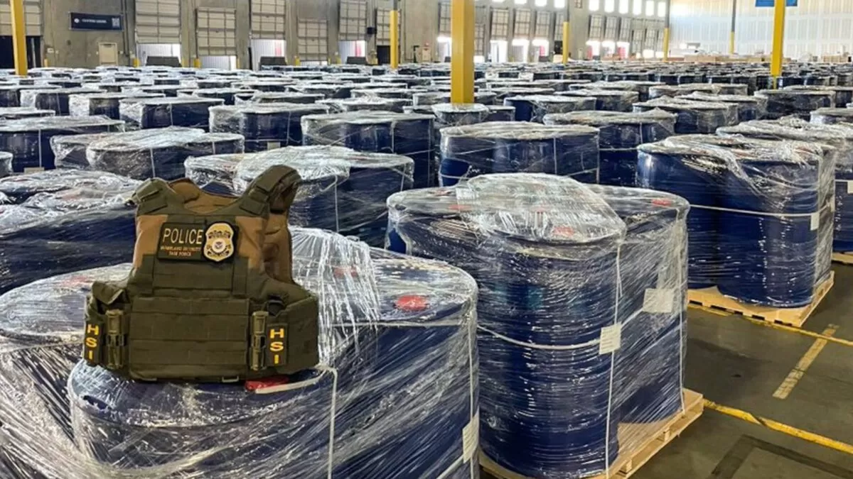 ICE asegura 316 mil kilos de químicos al crimen organizado