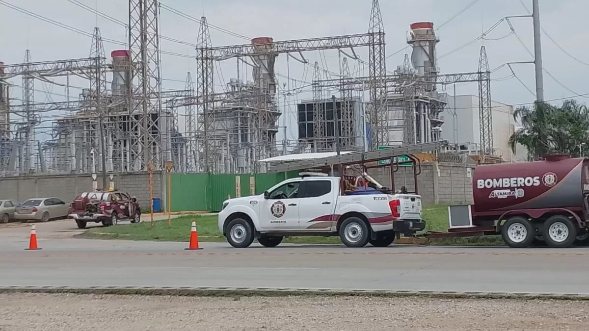 Incendio en termoeléctricas de Altamira moviliza a cuerpos de emergencia