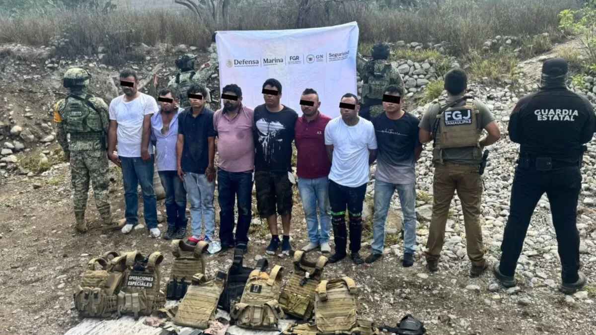 Ocho detenidos y arsenal asegurado tras operativo en Tula