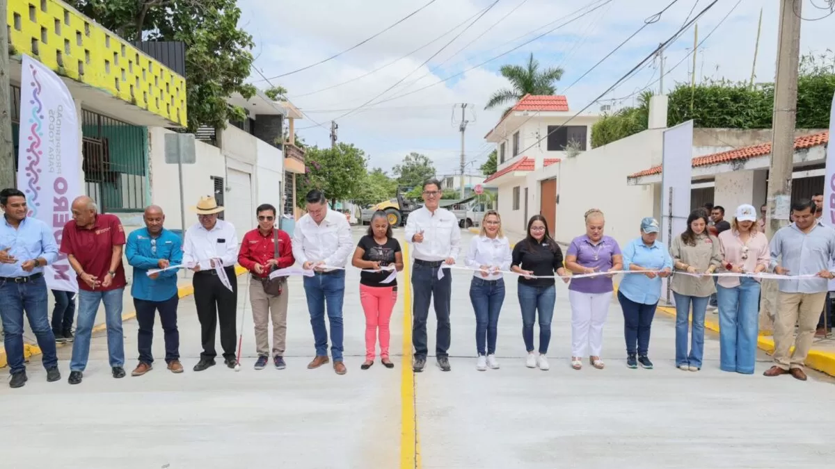 Inaugura Erasmo González pavimentación en la colonia Benito Juárez
