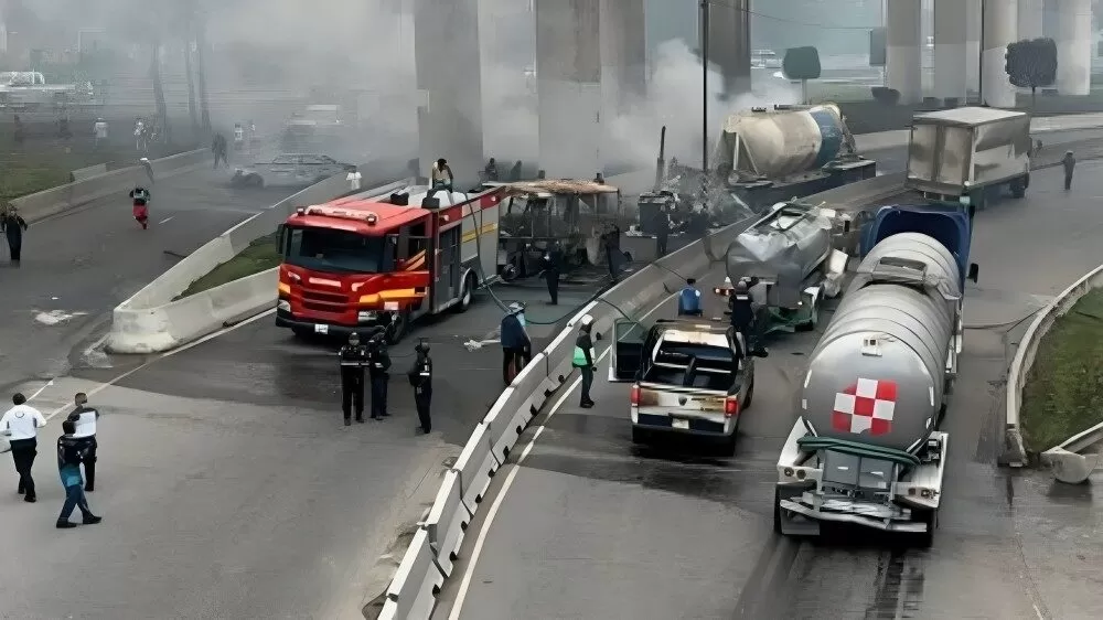 Suman 14 muertos por explosión de pipa en Iztapalapa