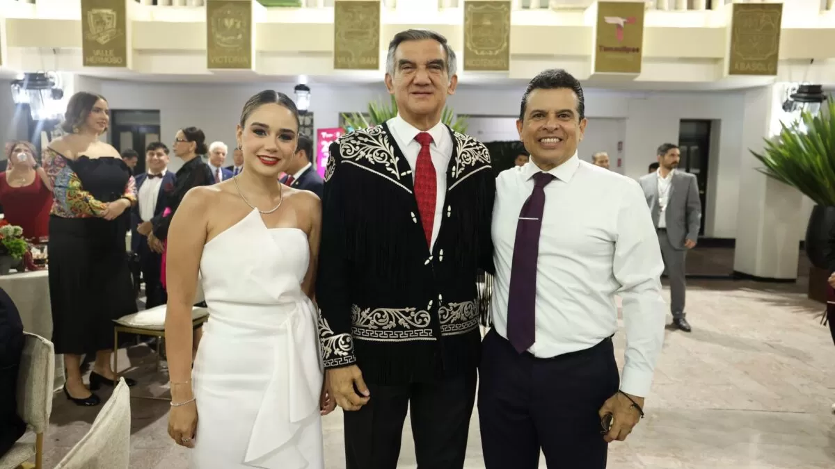 Asisten Lalo y Lucy a ceremonia de Grito de Independencia
