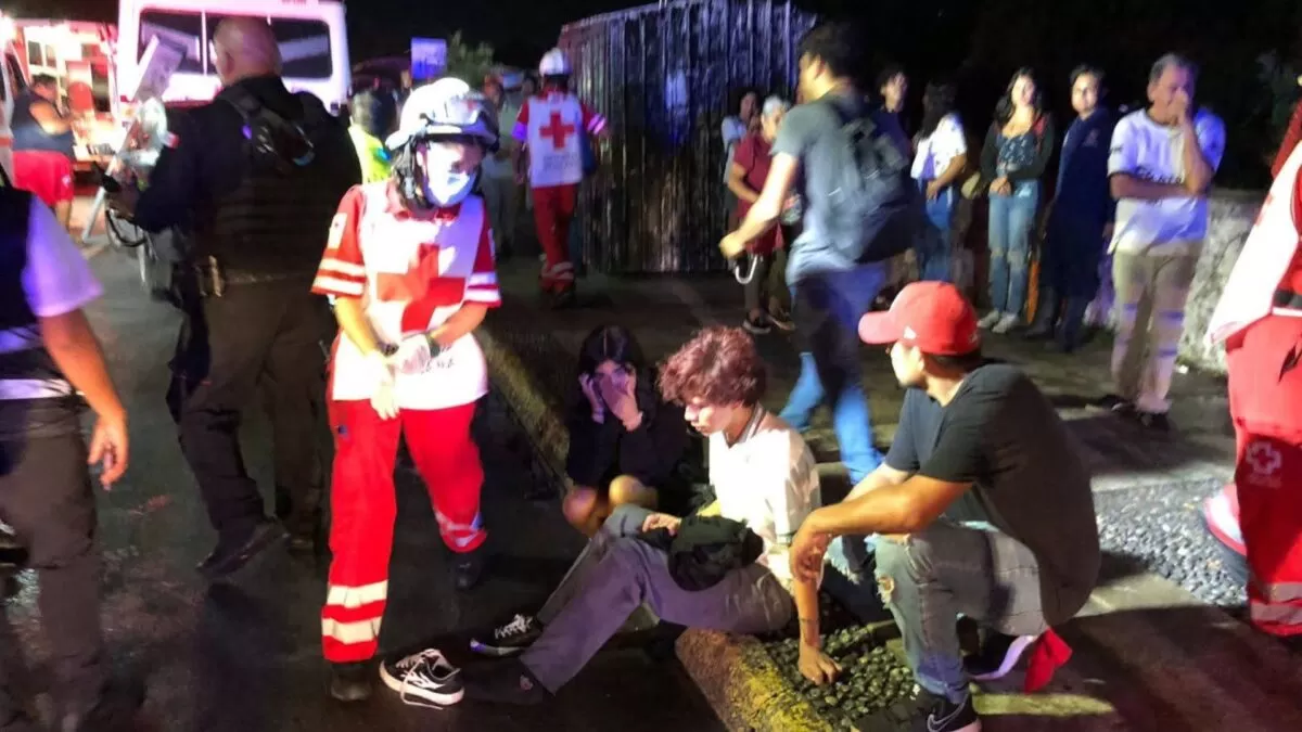 Conductora pierde control y deja cuatro heridos en Victoria