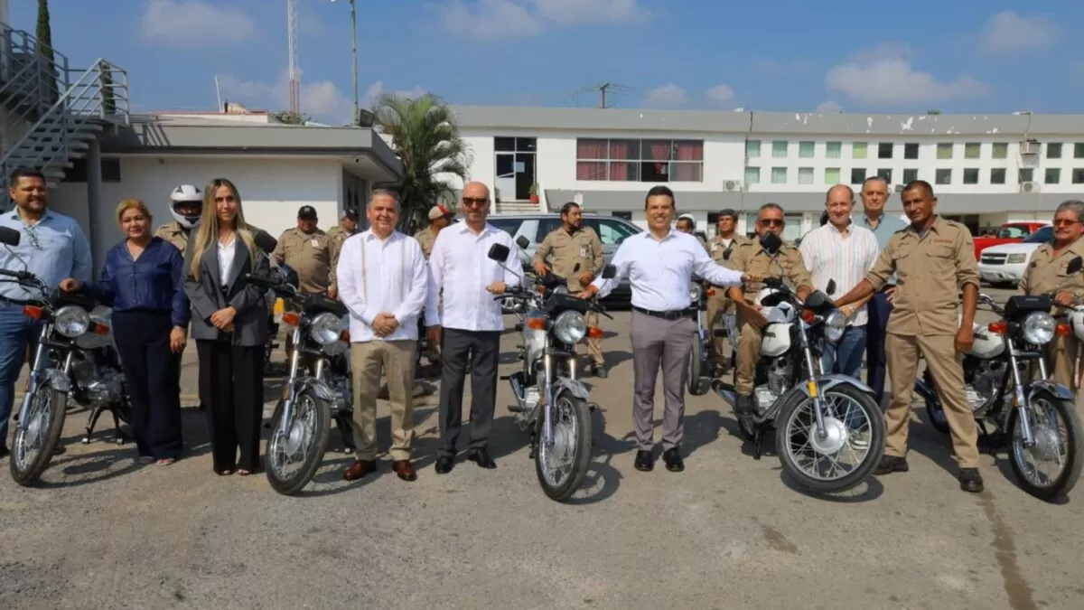 Entrega Lalo Gattás nuevo equipamiento a COMAPA Victoria