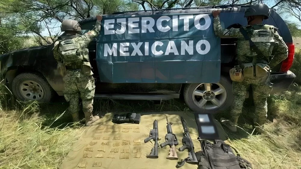 Aseguran arsenal y camioneta con blindaje en San Fernando, Tamaulipas