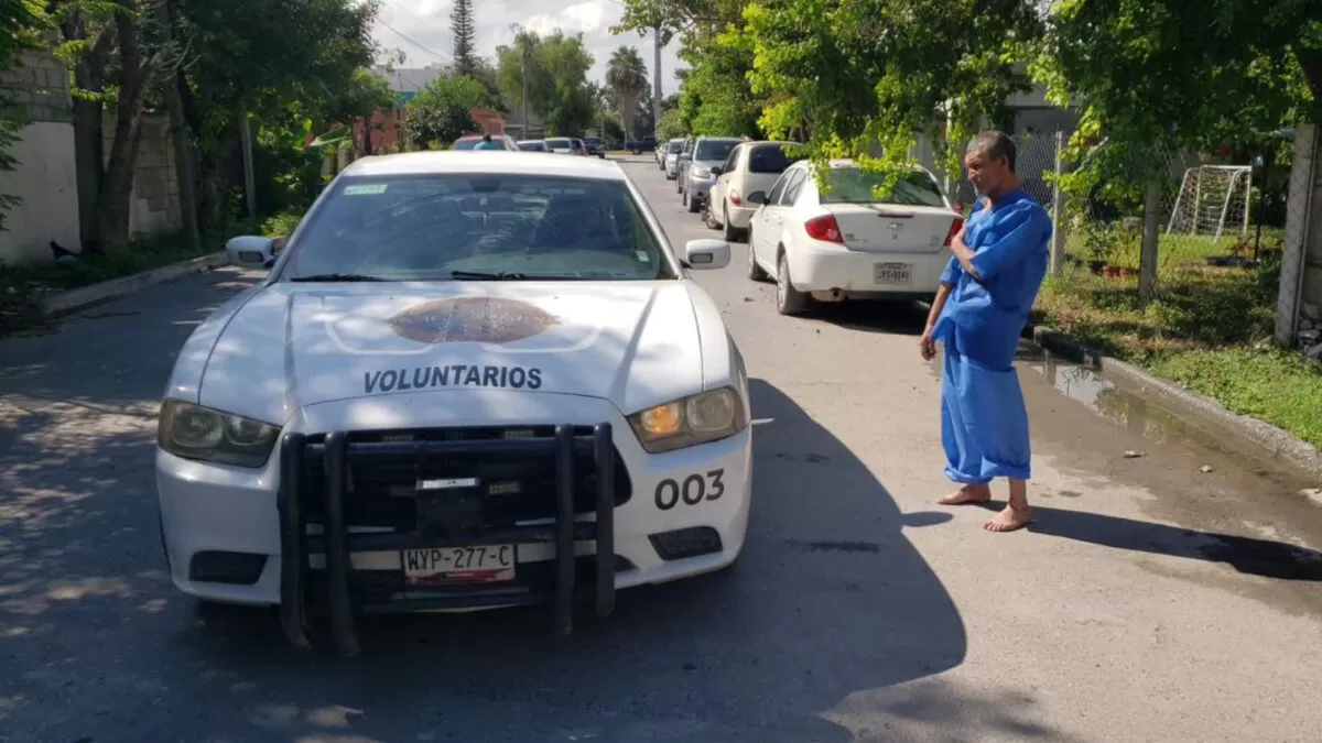 Hombre deambula en bata de hospital y causa movilización en Matamoros
