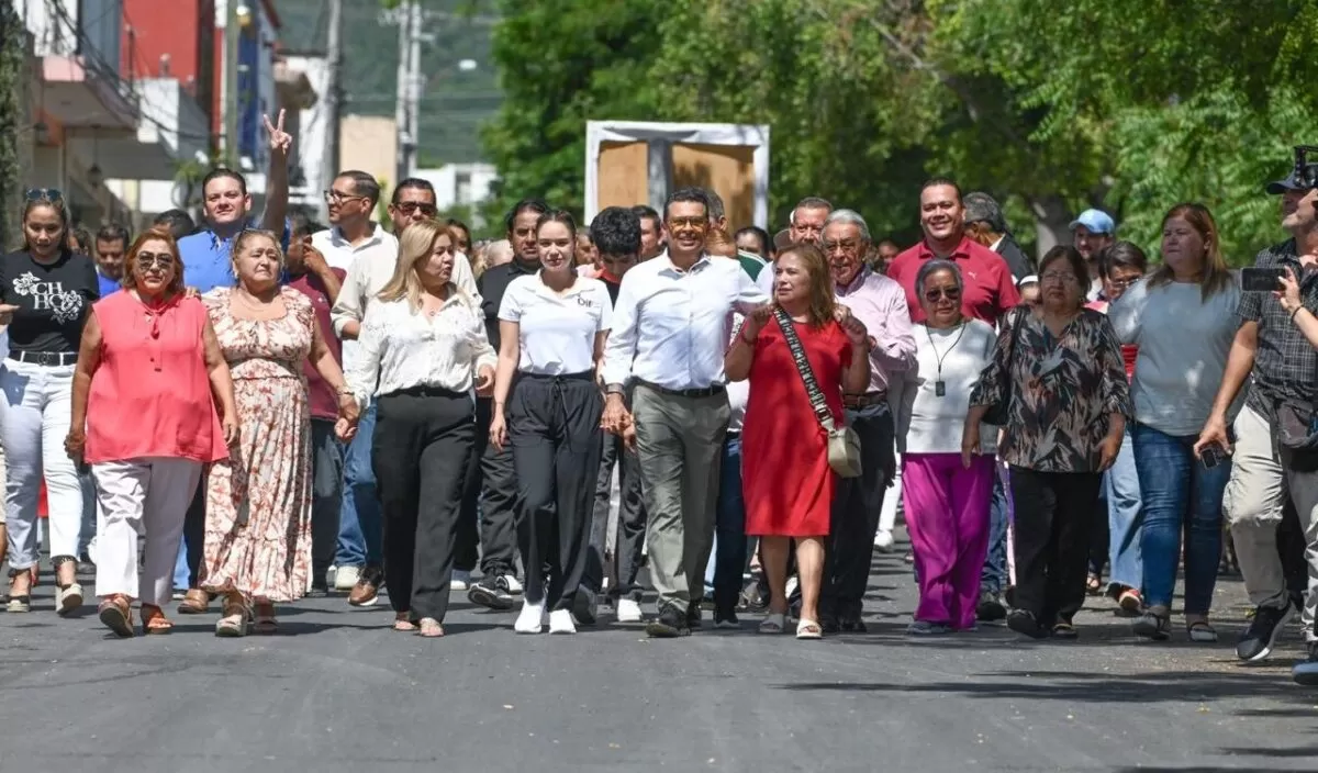Entrega Gattás dos calles más pavimentadas en Lomas de Calamaco