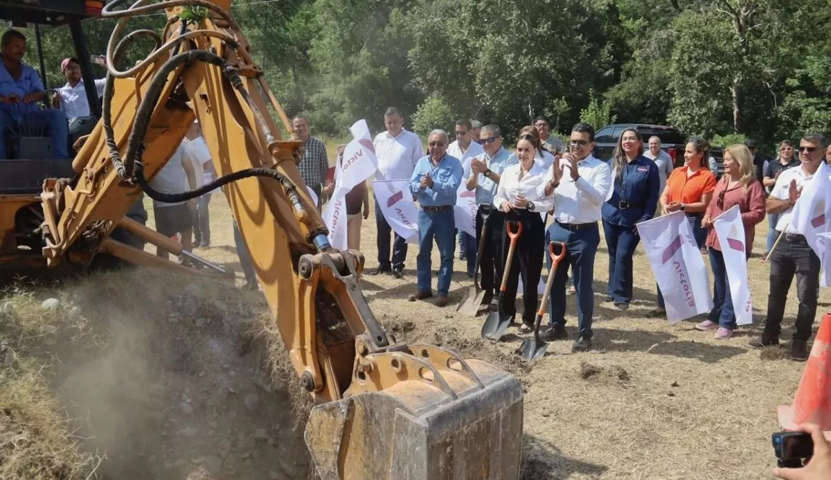 Alcalde Lalo Gattás pone en marcha instalación de desarenador en La Peñita