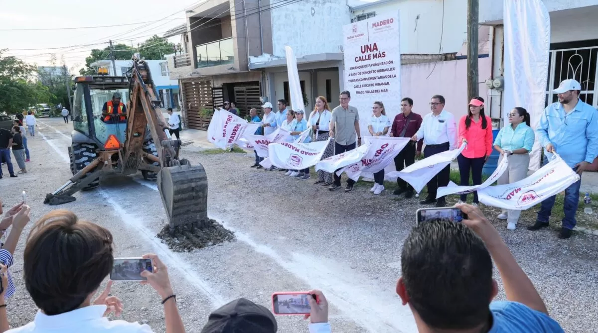Erasmo González arranca 3 obras más de pavimentación con concreto hidráulico