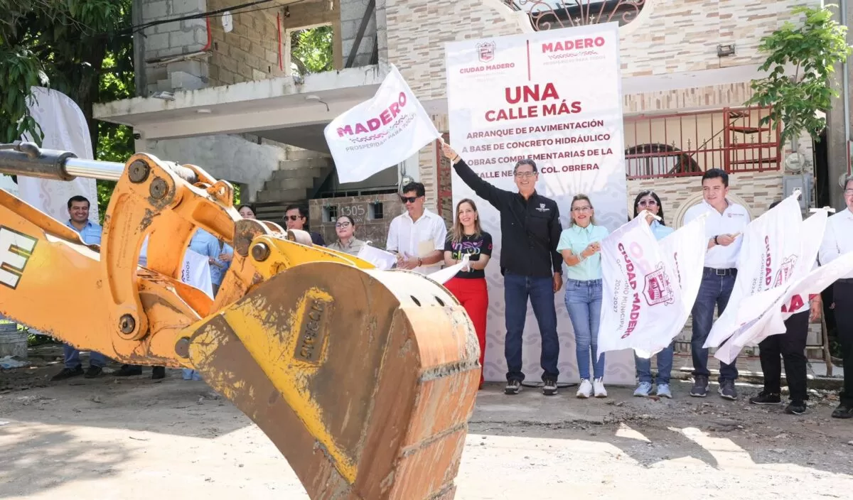 Erasmo González inicia más obras de pavimentación en la Obrera y Arboledas