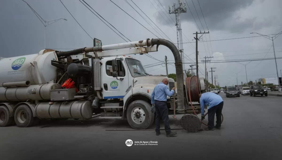 Gobierno de Beto Granados realiza limpieza con camión vactor en la colonia Treviño Zapata