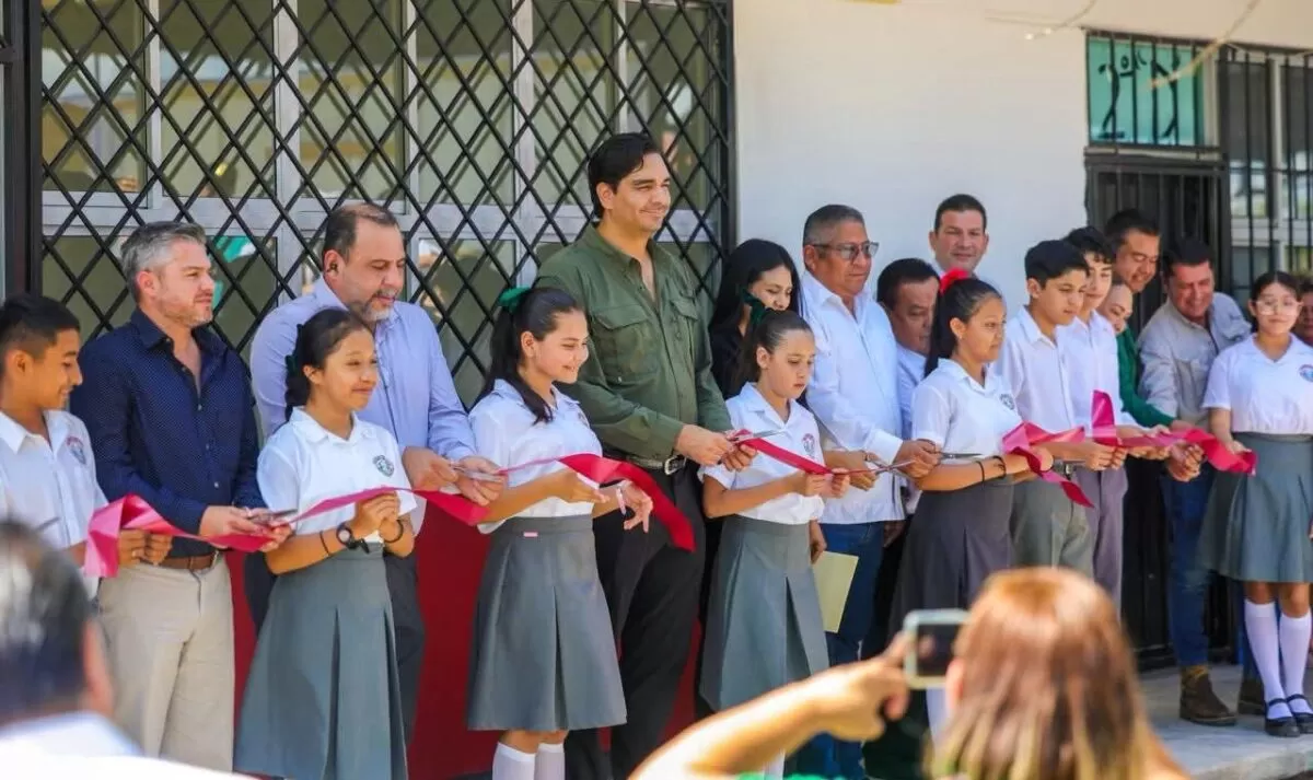 Inauguraron Alcalde Carlos Peña, Alumnos, Maestros y padres de familia un aula educativa