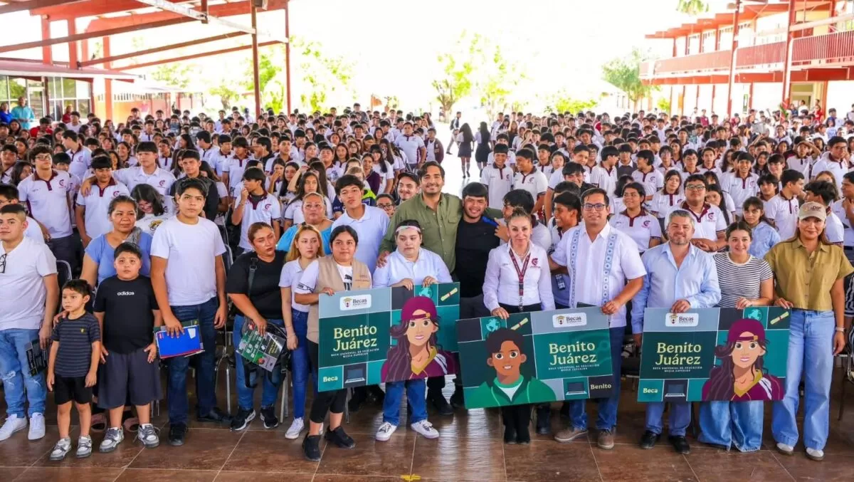 Apoya Carlos Peña Ortiz entrega de Becas de Bachillerato en Reynosa