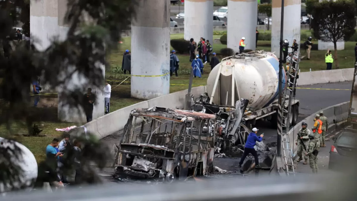 Suman 30 fallecidos tras explosión de pipa en Iztapalapa