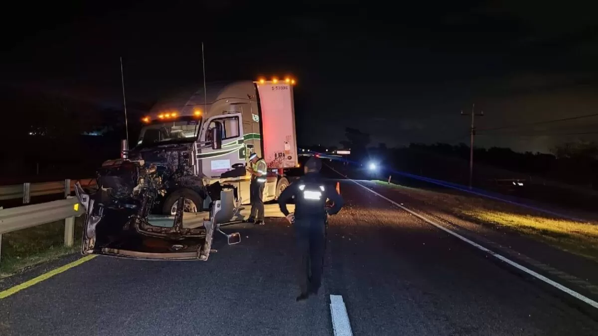 Cierre vial en la carretera Tampico–Mante por choque de tráiler