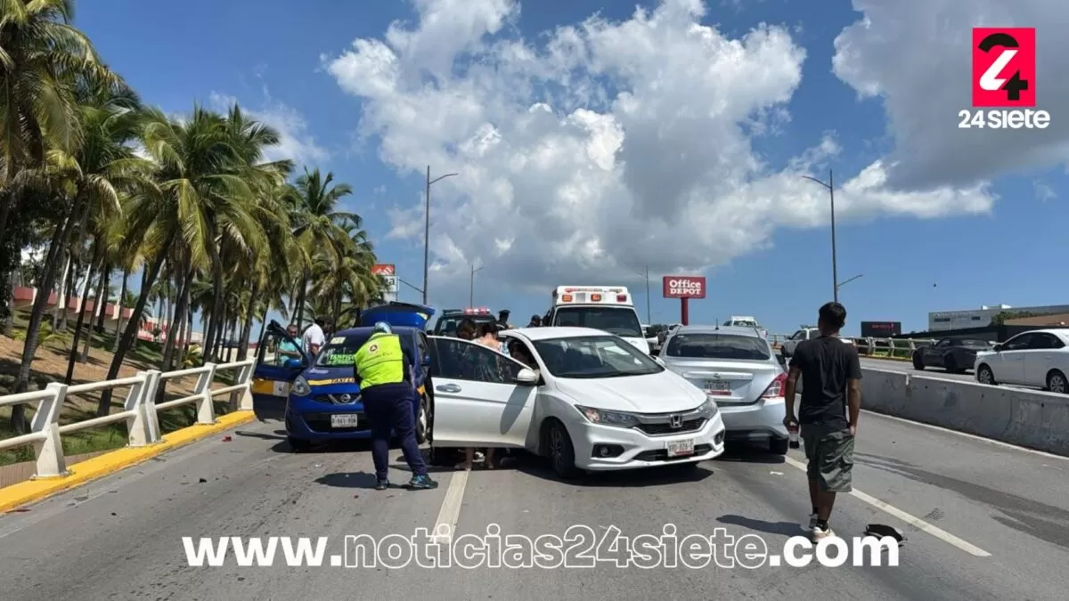 Choque múltiple provoca caos vial rumbo al centro de Tampico