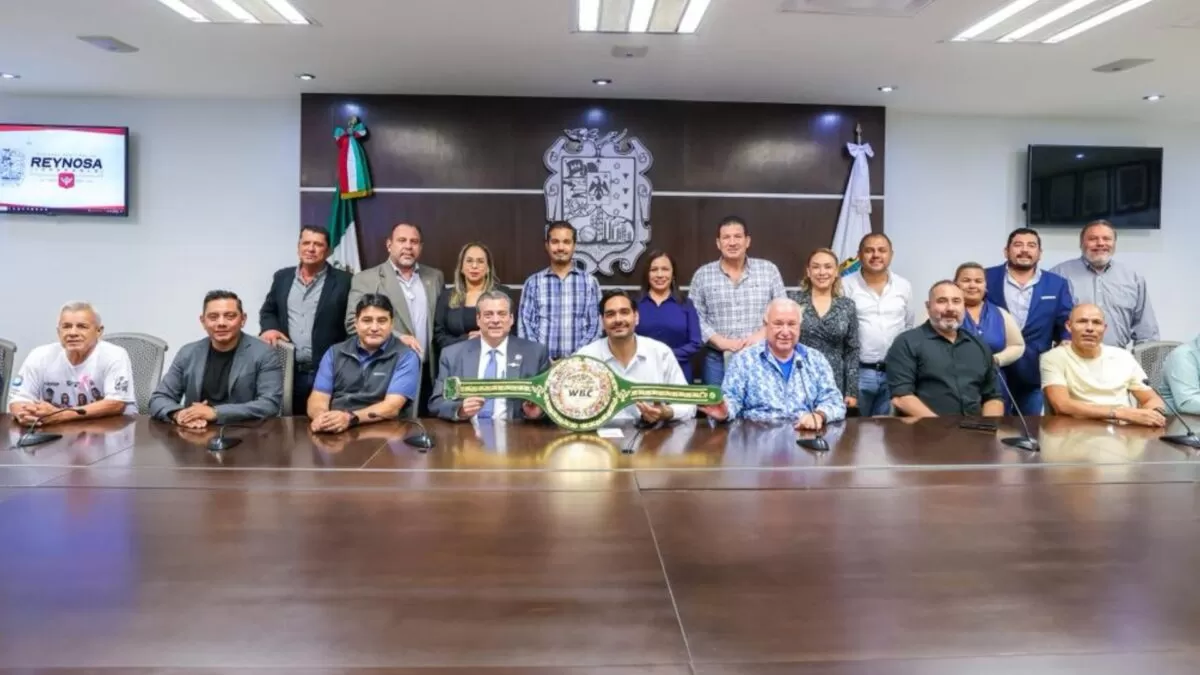 Carlos Peña Ortiz entrega reconocimiento póstumo a José Sulaimán