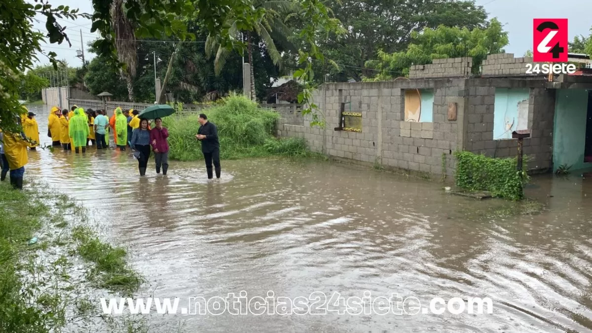 Familias son evacuadas por inundaciones en Altamira