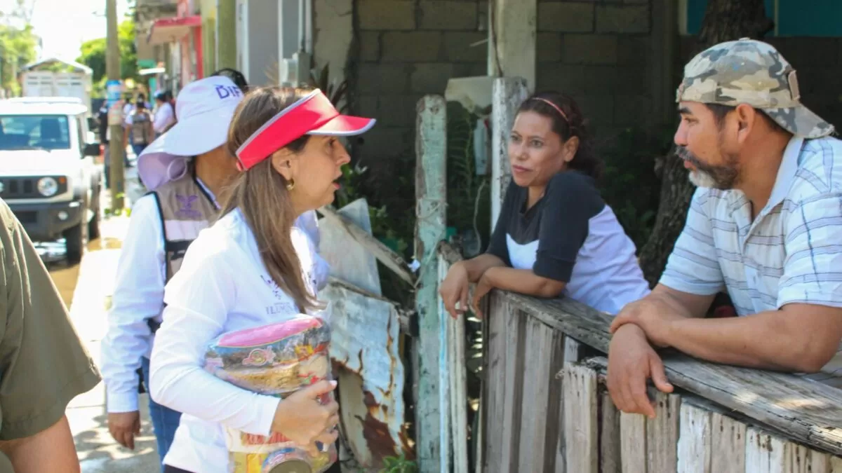Dunia Marón entrega apoyos a familias afectadas por inundaciones en Madero