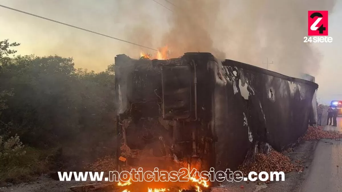 Guardia Estatal resguarda zona por incendio de tractocamión en Jiménez