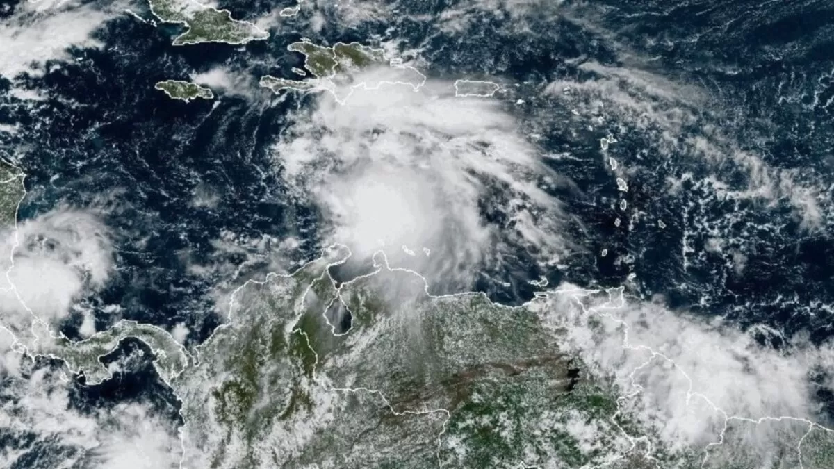 ‘Melissa’ se intensifica en el Caribe; prevén evolución a huracán