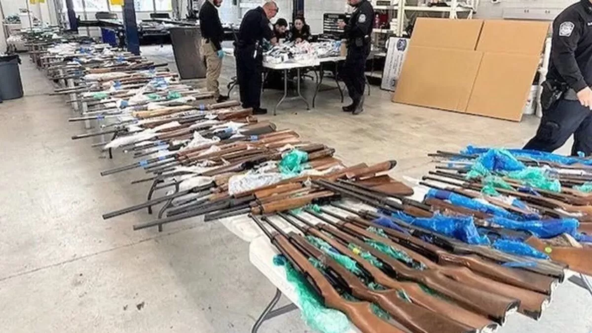 Aseguran en Texas 400 armas con destino a México; hay dos detenidos