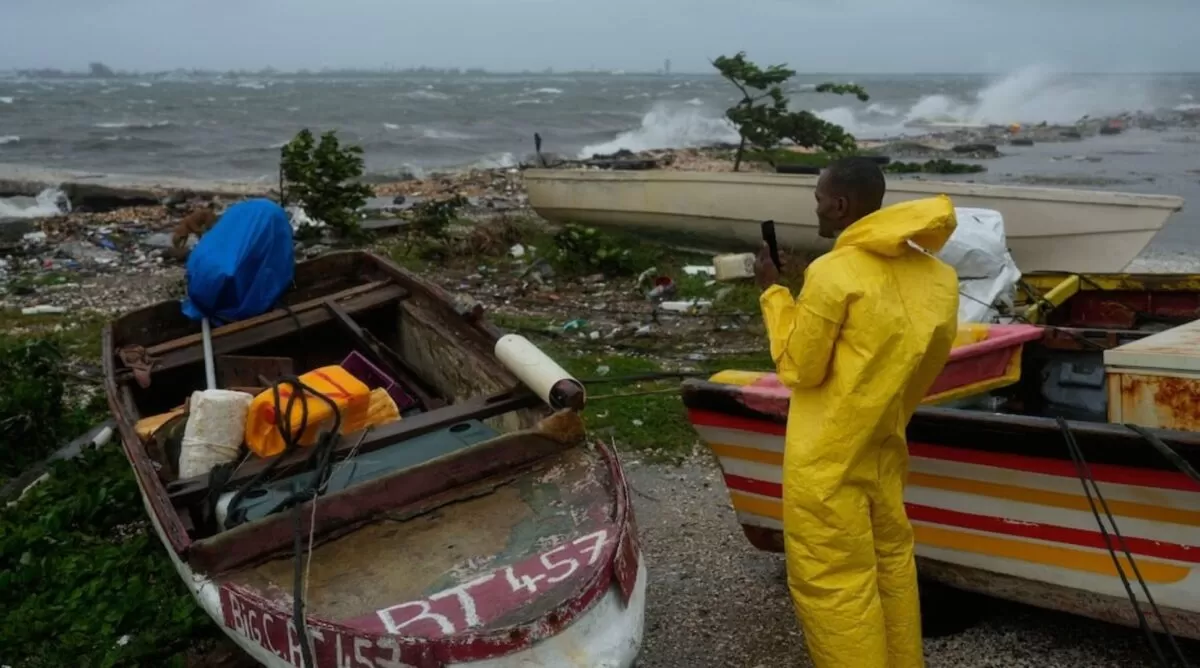 Prevén daños catastróficos en Jamaica por el huracán Melissa