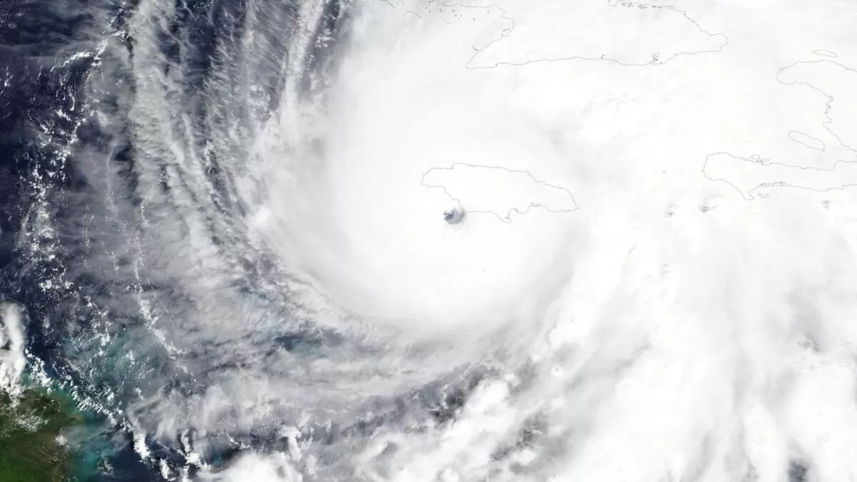 “Melissa” pierde intensidad en Cuba, aunque continúa con lluvias y vientos