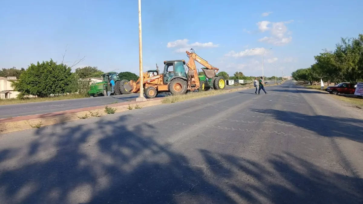 Levantan bloqueo por protesta de productores en carretera Matamoros–Victoria