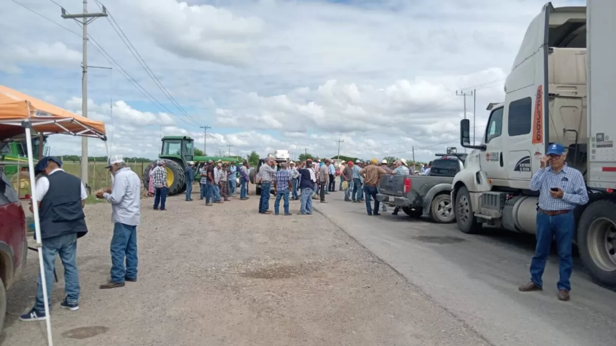 Agricultores bloquean carretera Victoria – Matamoros
