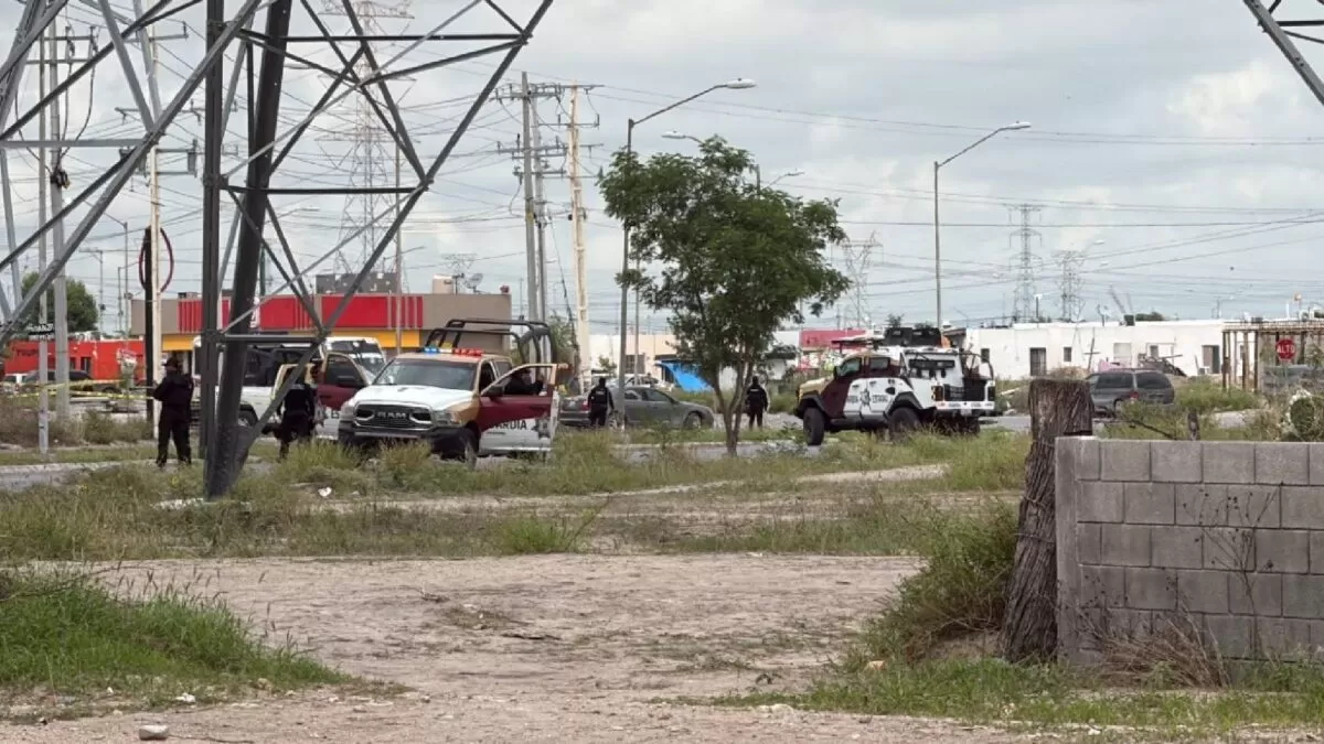 Muere conductor al volcar su auto durante persecución en Reynosa