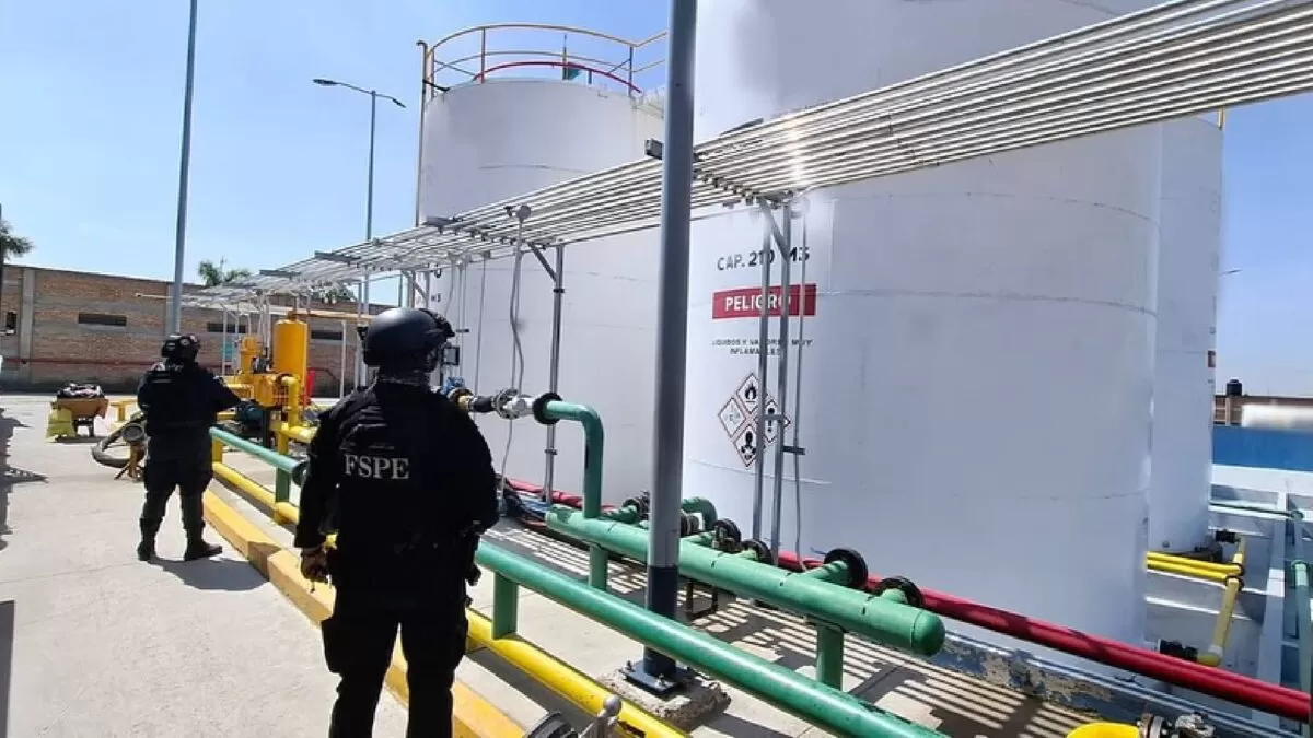 Decomisan casi 2 millones de litros de huachicol en Silao, Guanajuato