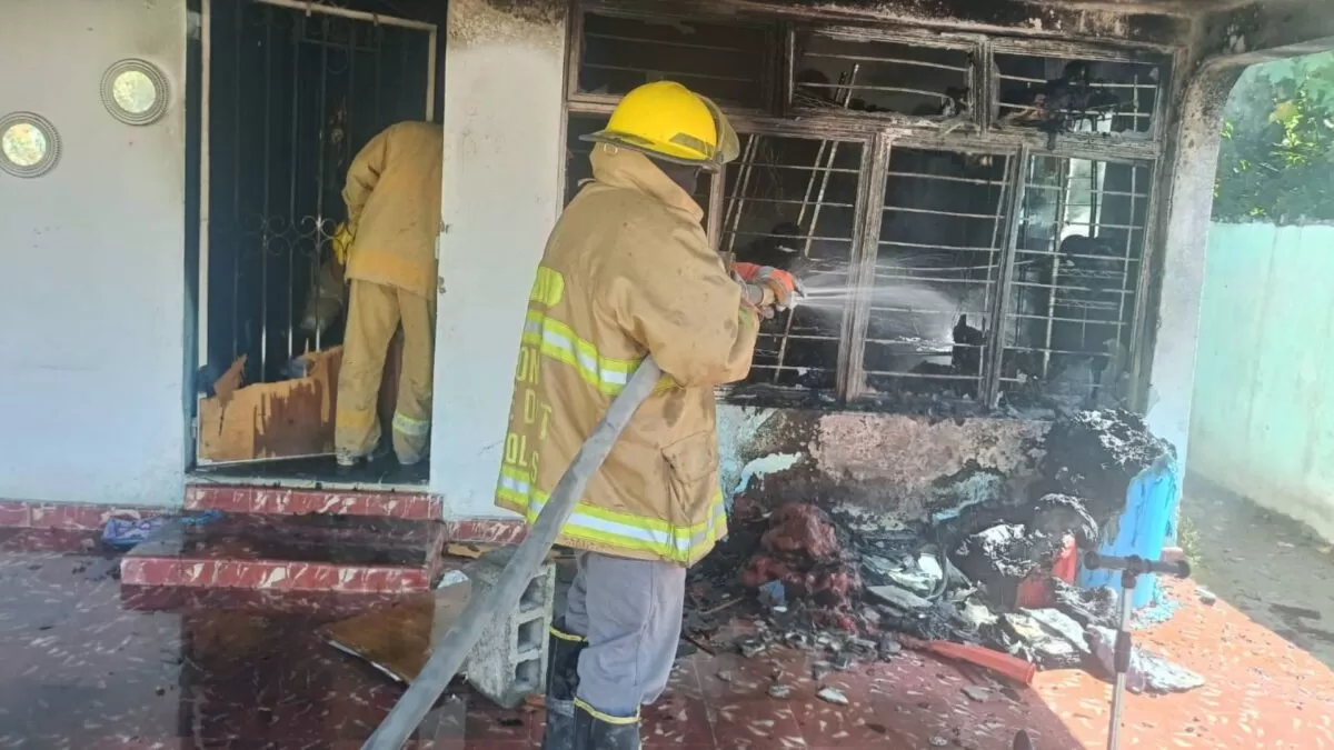 Bomberos controlan incendio en vivienda de Ciudad Victoria