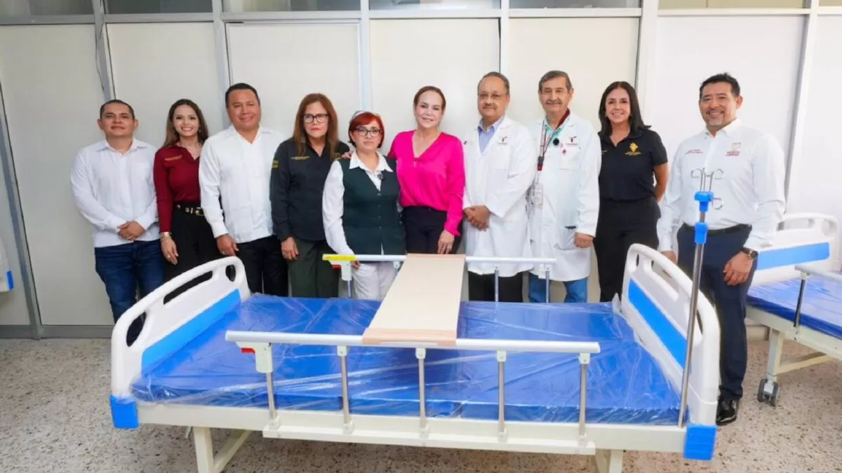 Carmen Lilia Canturosas entrega camas al IMSS y Hospital General de Nuevo Laredo